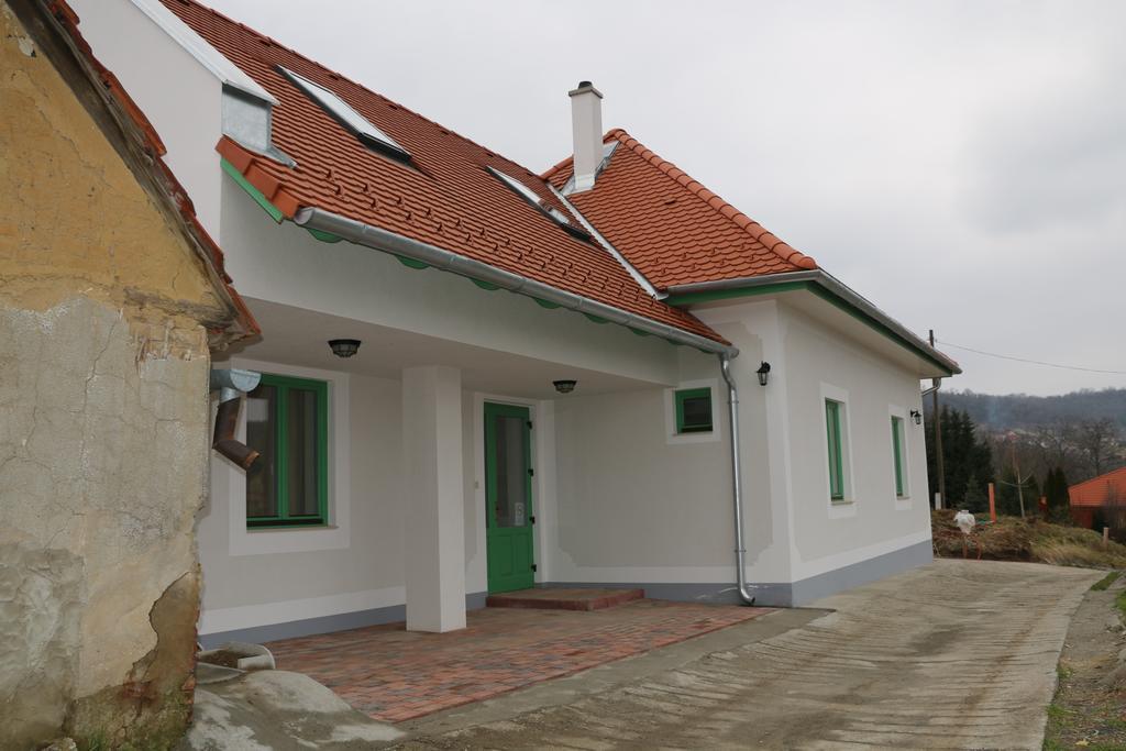 Bed and breakfast Fogado A Patkolokovacshoz Vendeghaz Szekszárd Extérieur photo