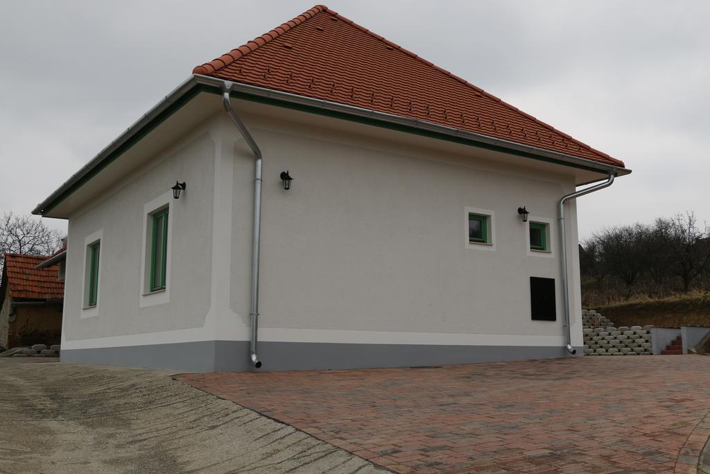 Bed and breakfast Fogado A Patkolokovacshoz Vendeghaz Szekszárd Extérieur photo